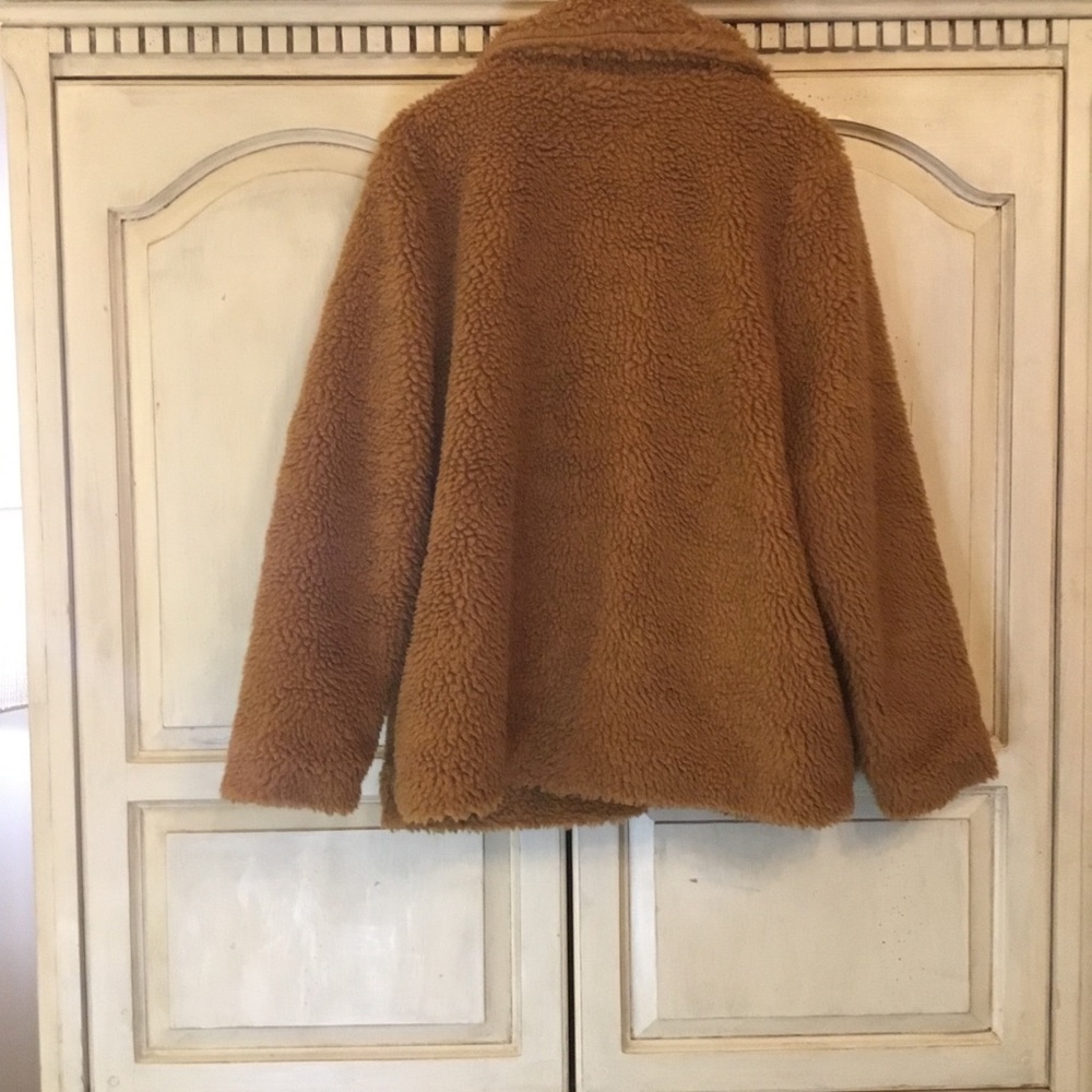 Cozy Tan Faux Fur Jacket Size XL - Picture 2 of 5